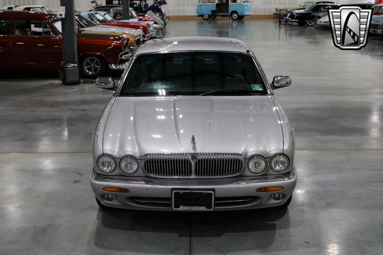 2002 Jaguar XJ-Series 52