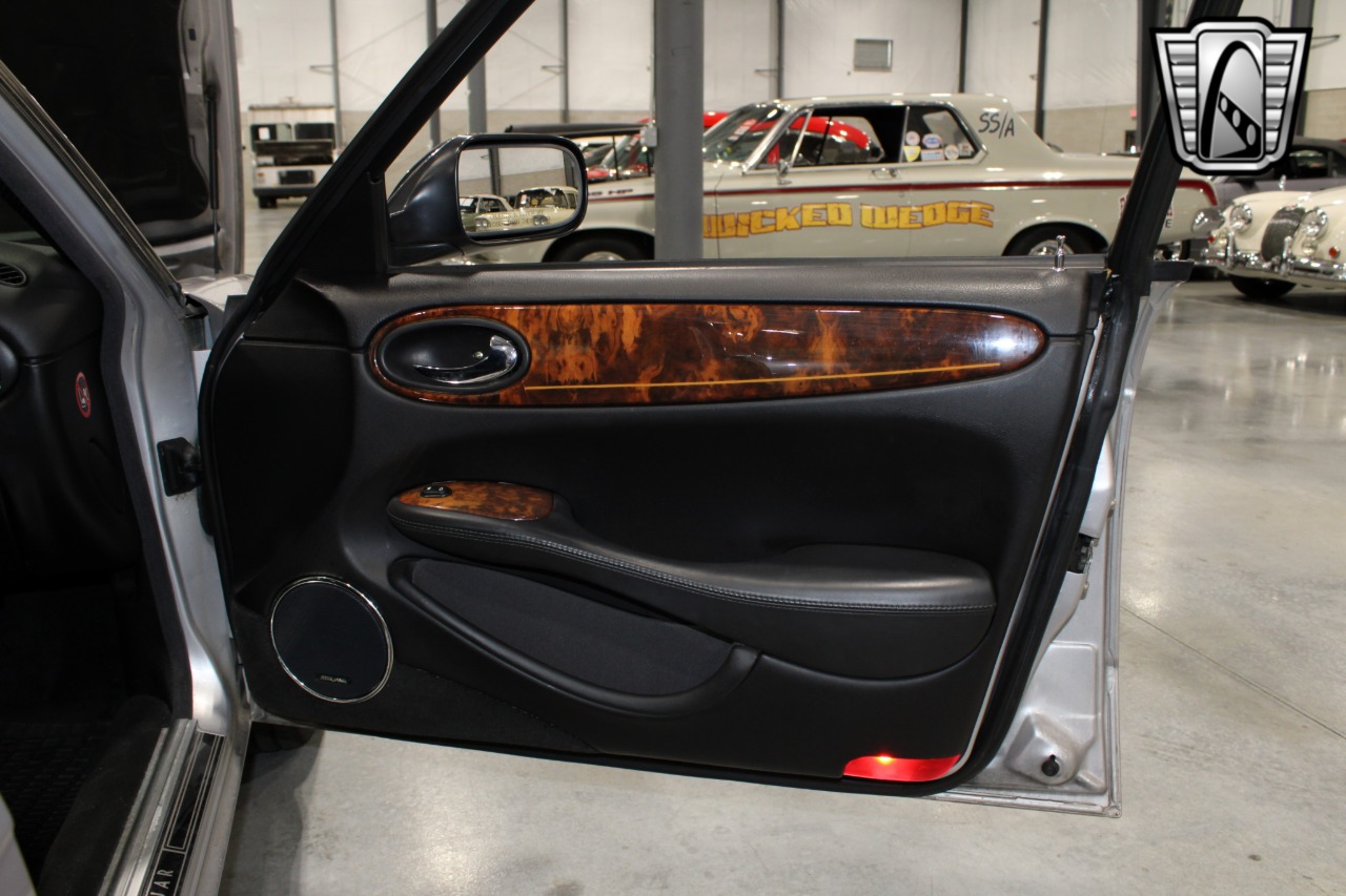 2002 Jaguar XJ-Series 98