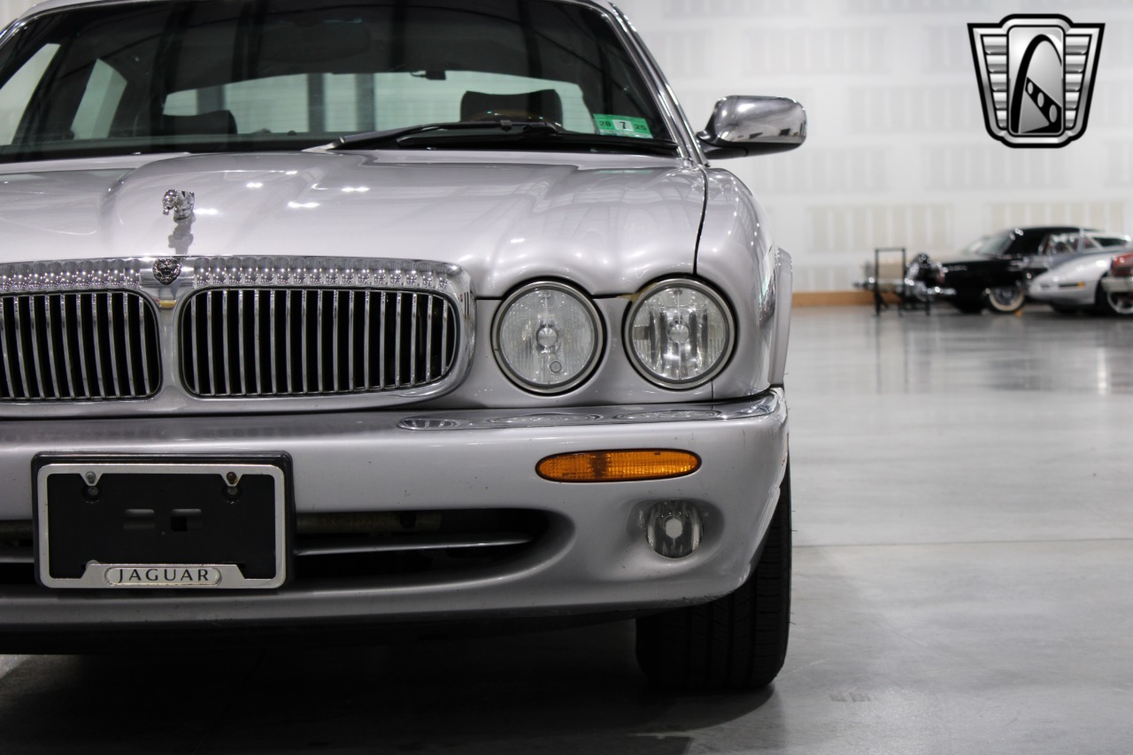 2002 Jaguar XJ-Series 53