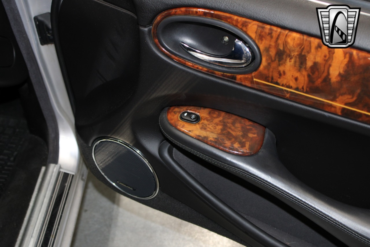 2002 Jaguar XJ-Series 99