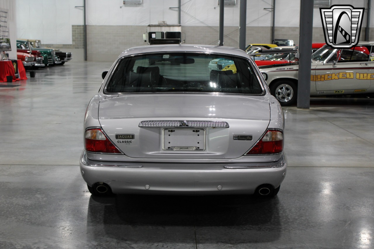 2002 Jaguar XJ-Series 34