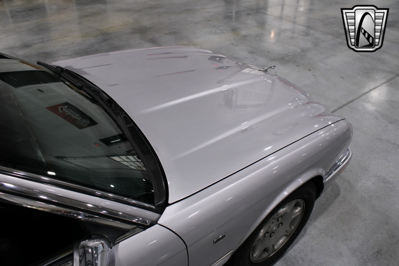 2002 Jaguar XJ-Series 82