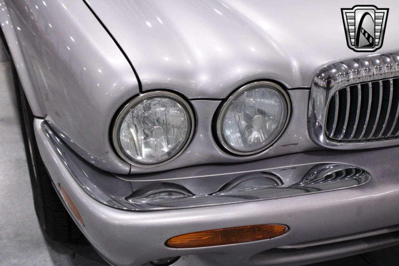 2002 Jaguar XJ-Series 84