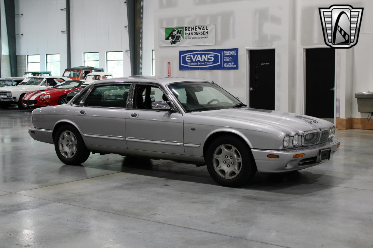 2002 Jaguar XJ-Series 37