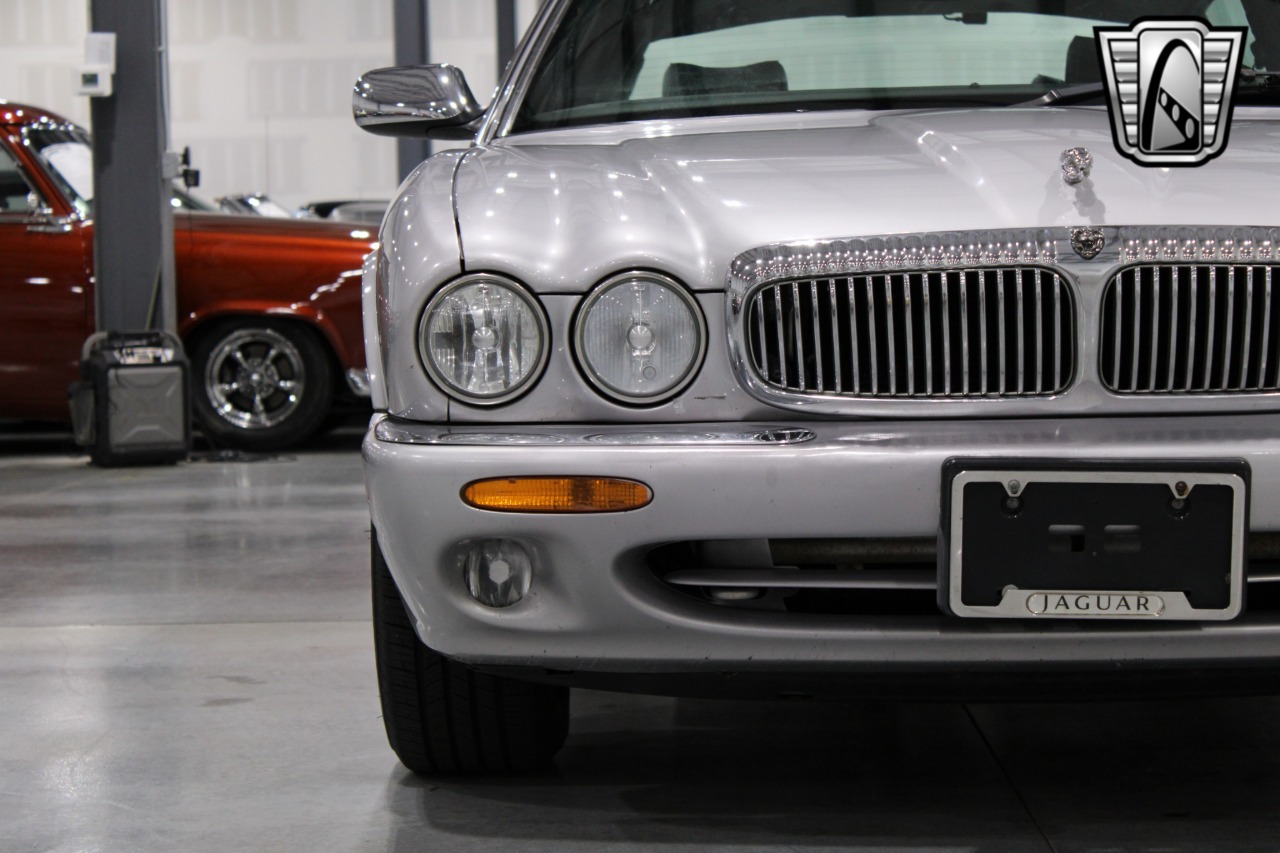 2002 Jaguar XJ-Series 86
