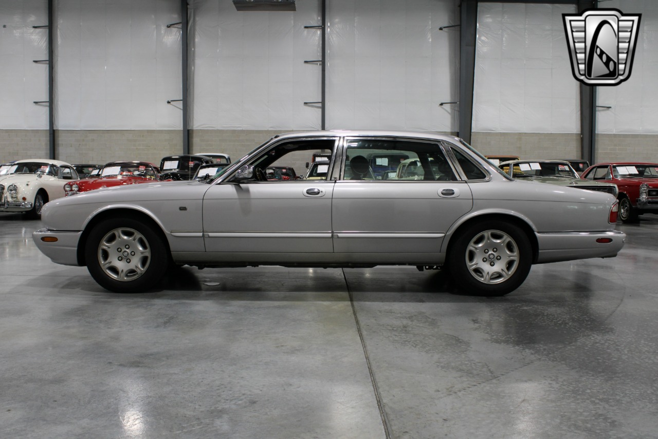 2002 Jaguar XJ-Series 39