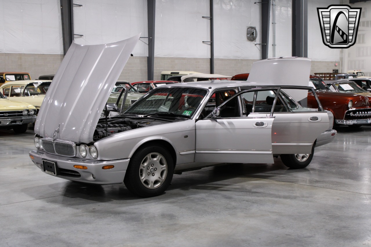 2002 Jaguar XJ-Series 16