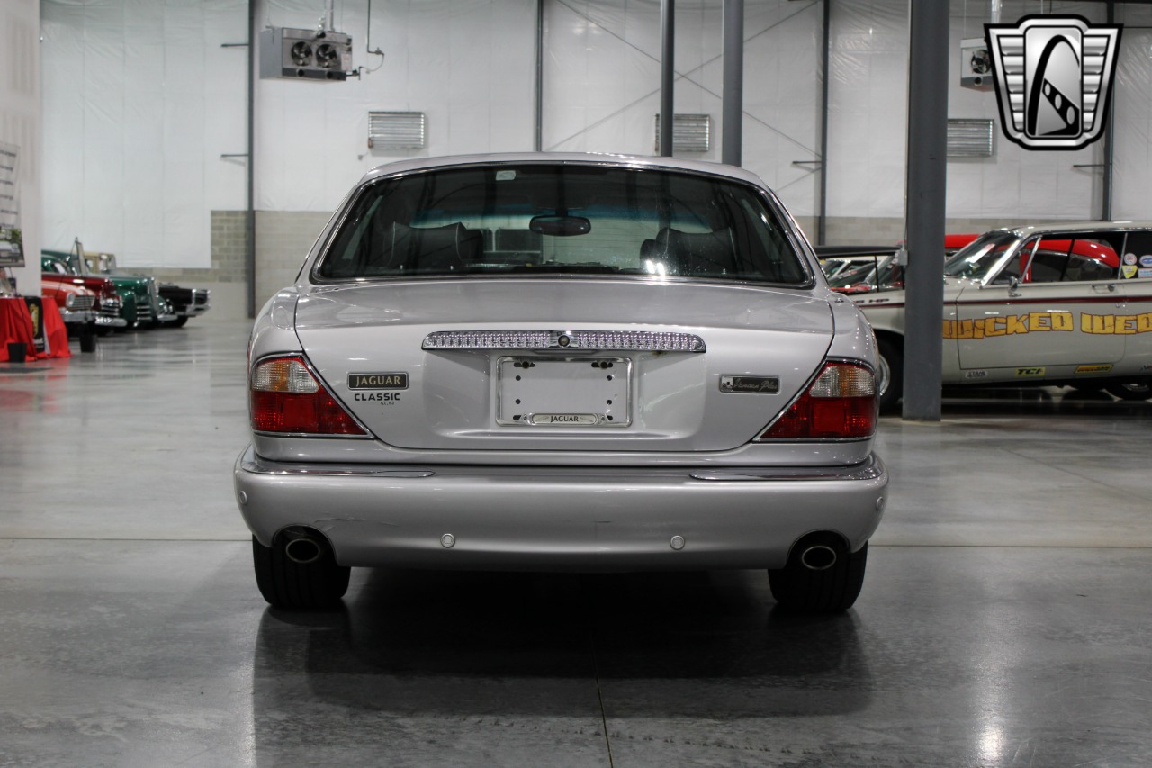 2002 Jaguar XJ-Series 41