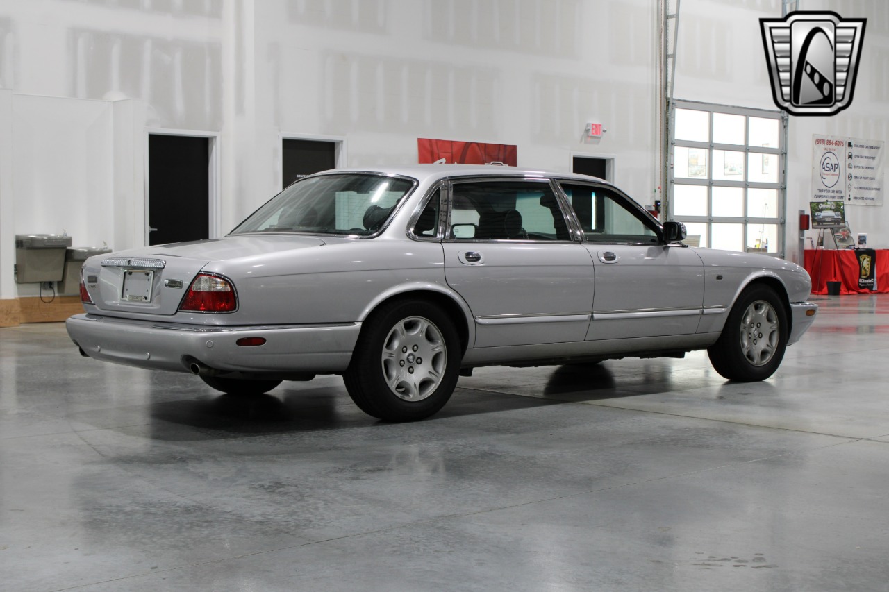 2002 Jaguar XJ-Series 13