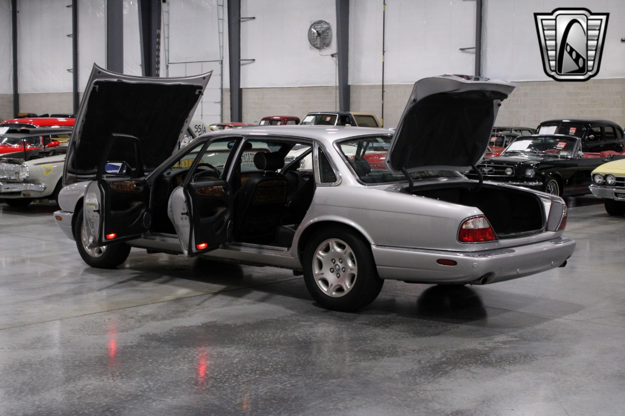 2002 Jaguar XJ-Series 17