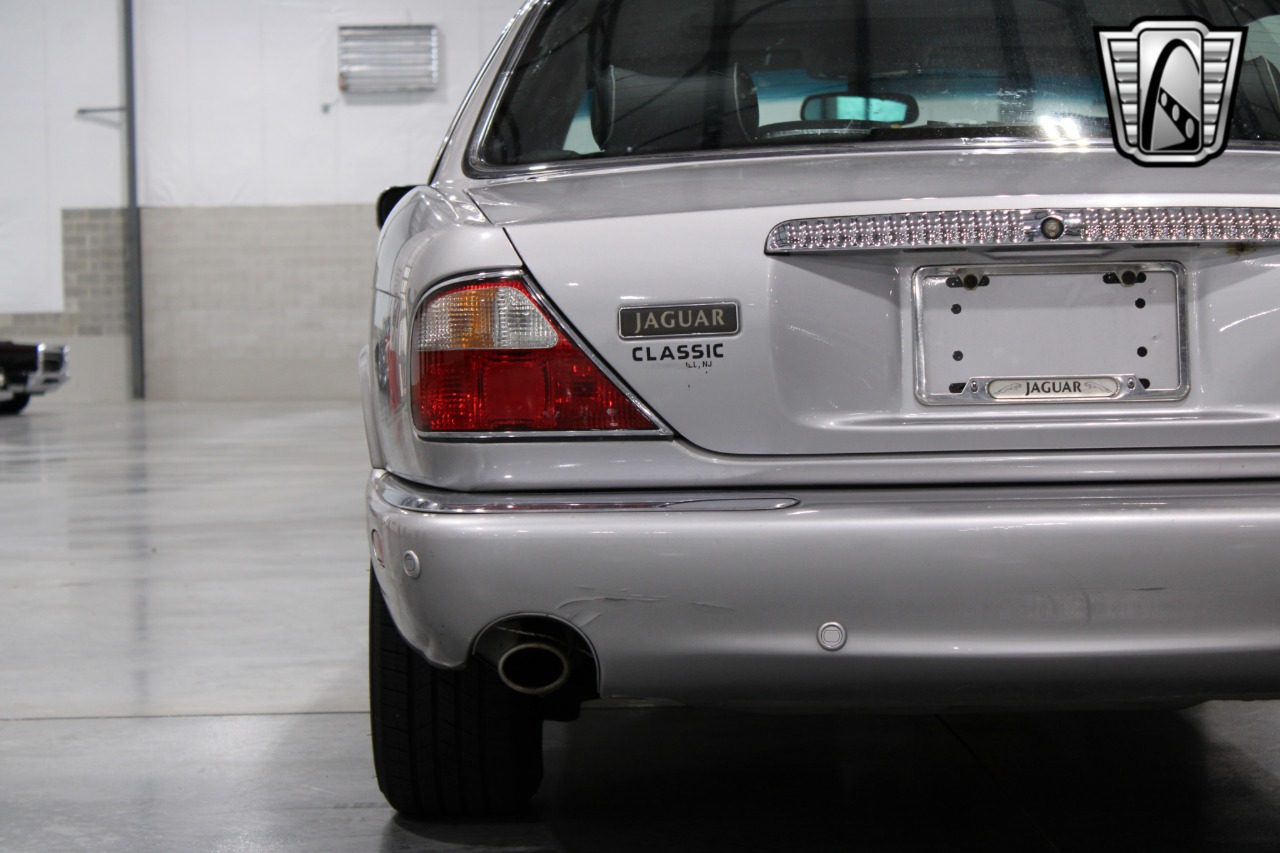 2002 Jaguar XJ-Series 66