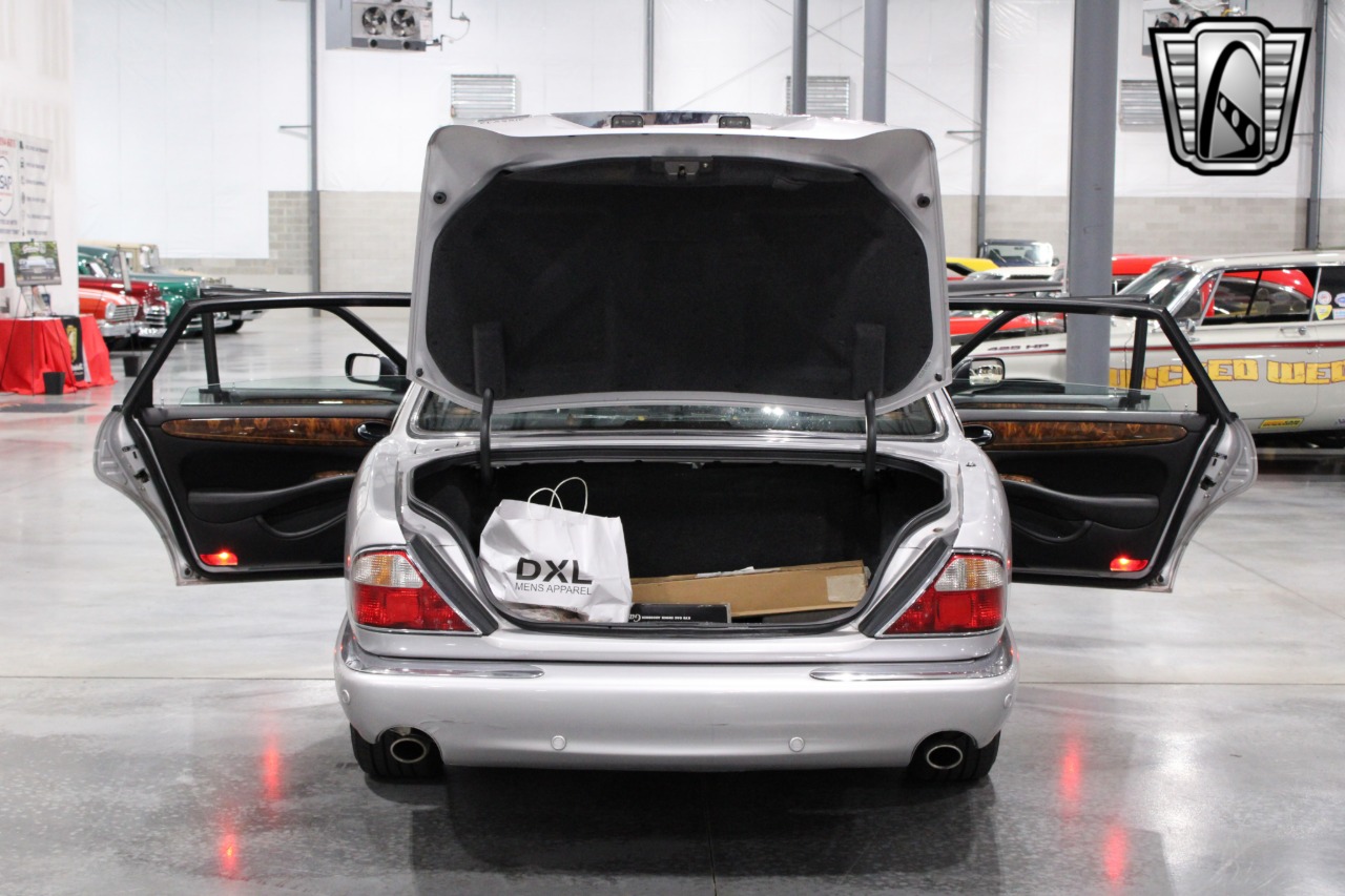 2002 Jaguar XJ-Series 18