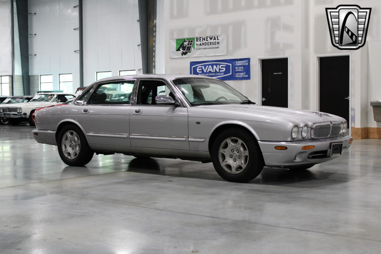 2002 Jaguar XJ-Series 43