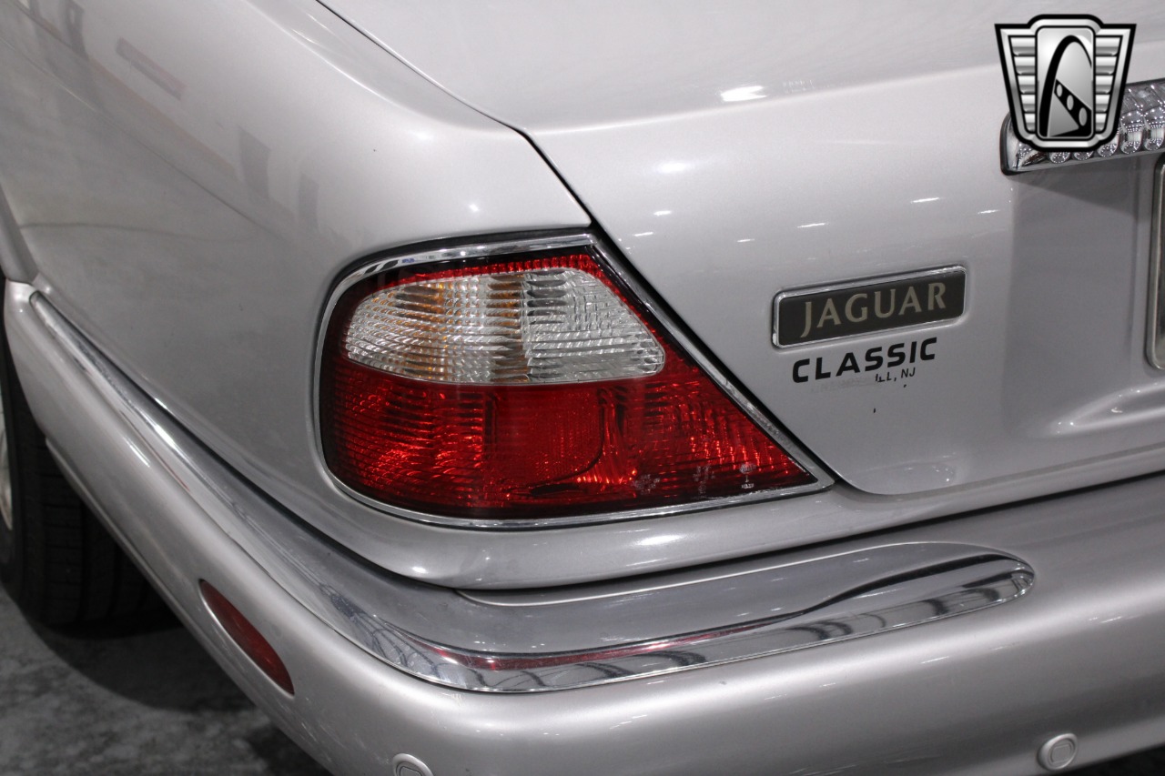 2002 Jaguar XJ-Series 67