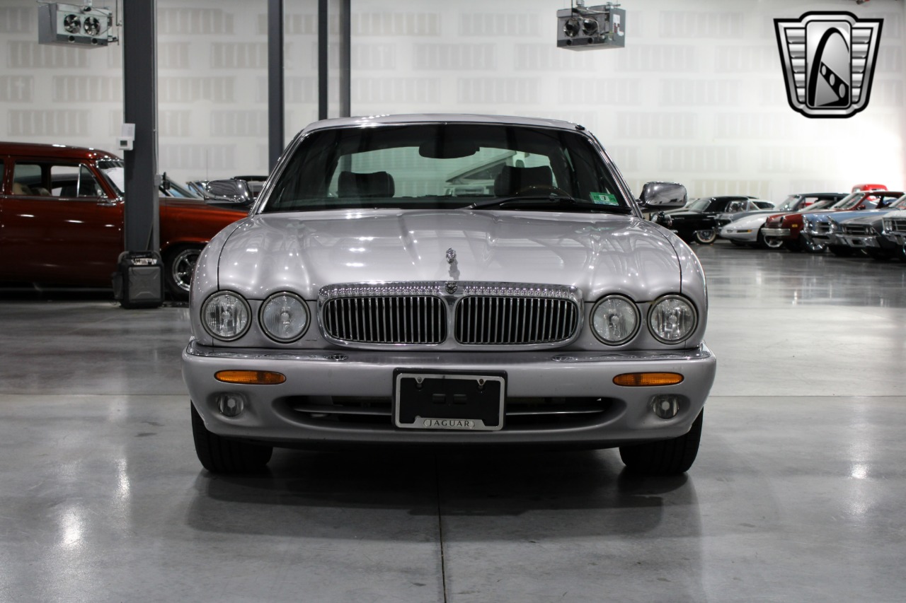 2002 Jaguar XJ-Series 44