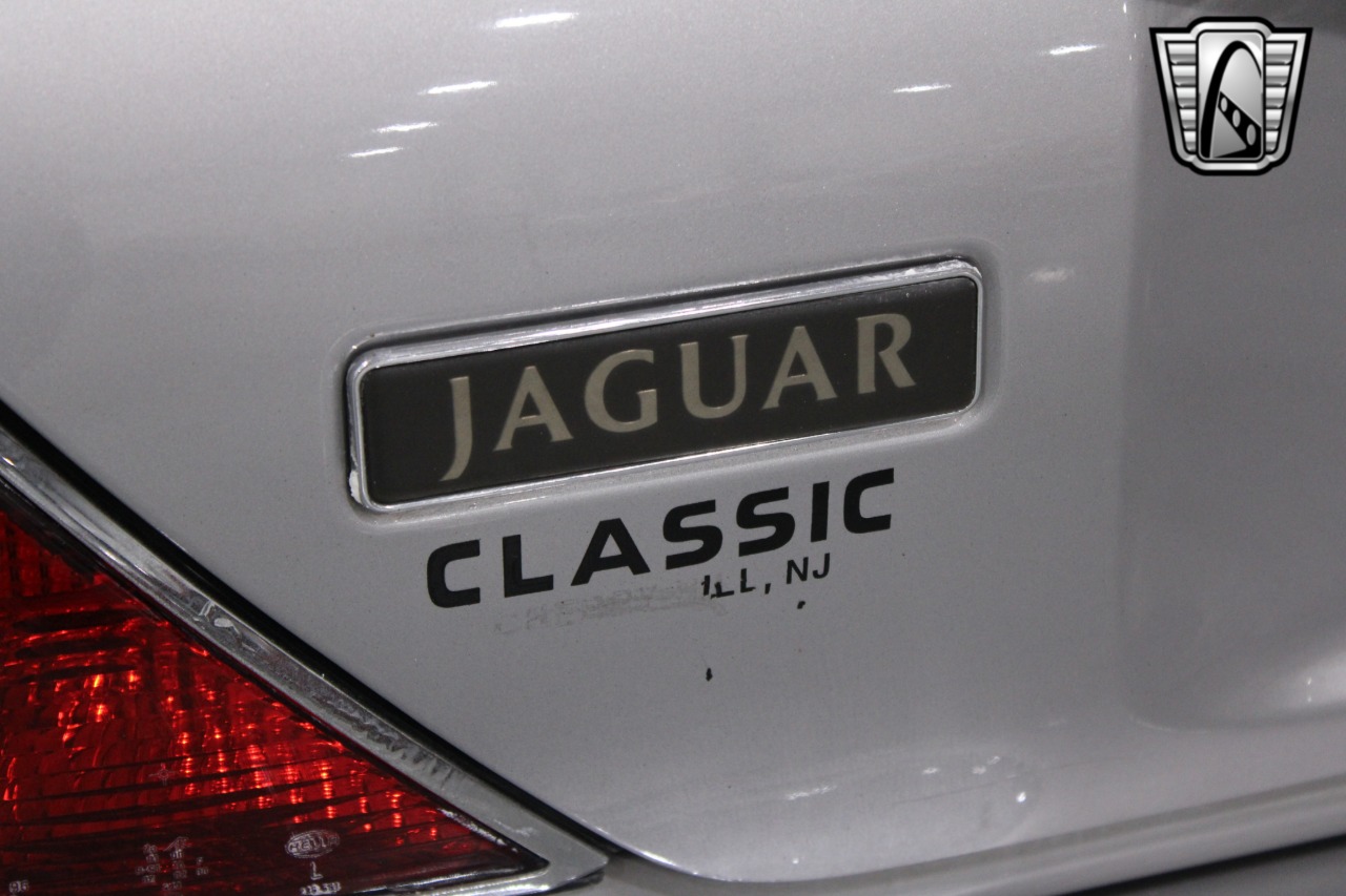 2002 Jaguar XJ-Series 68