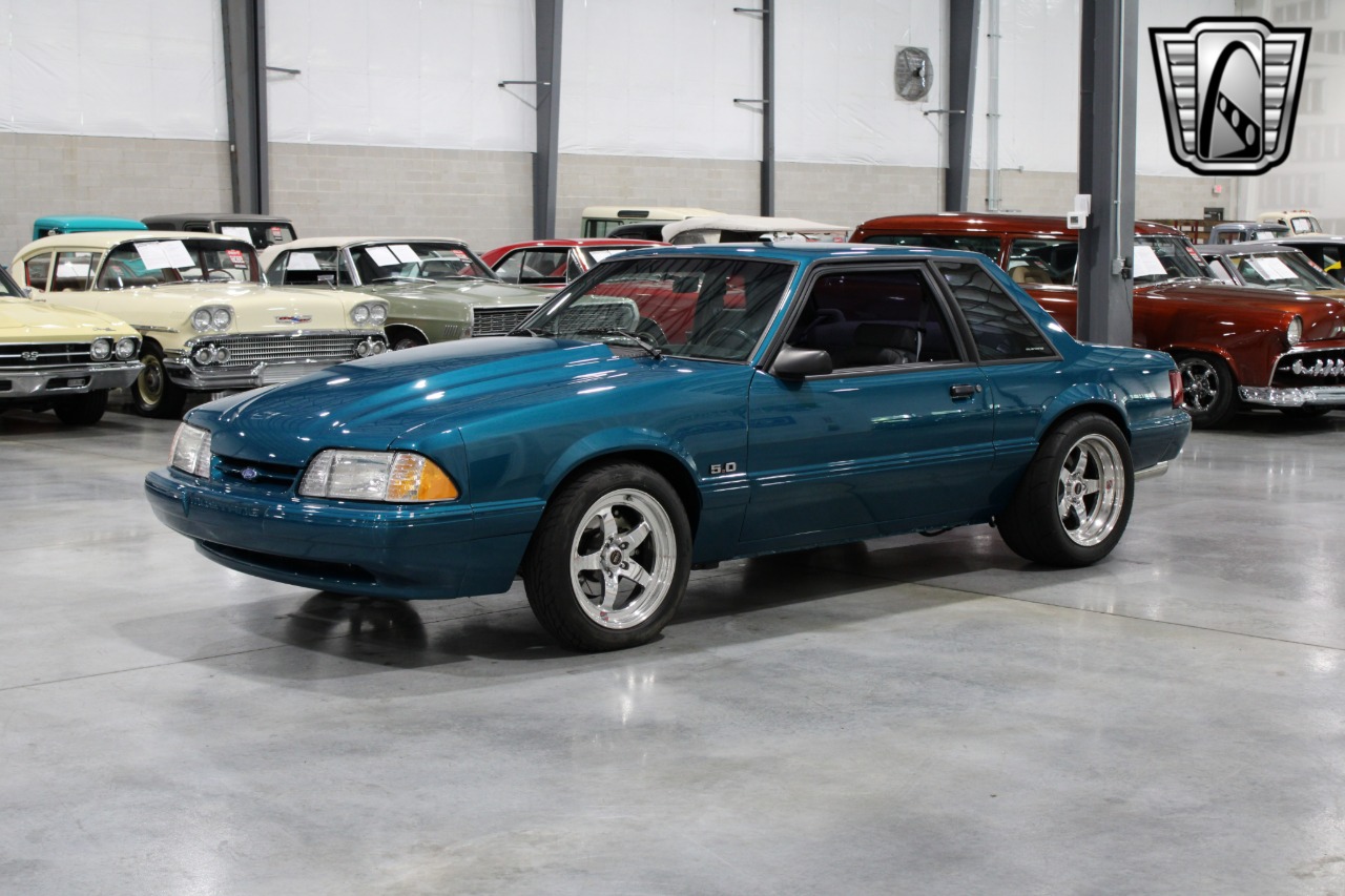 1993 Ford Mustang 2
