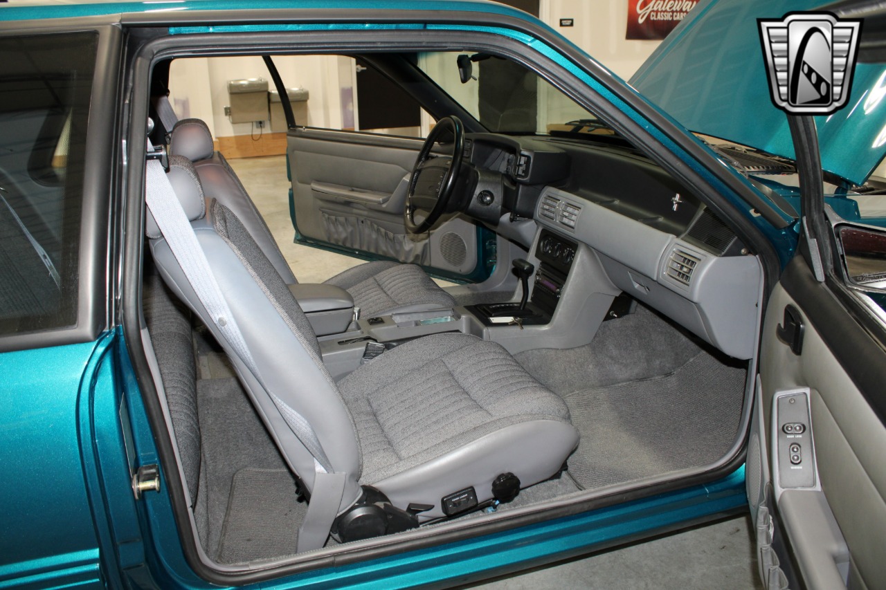 1993 Ford Mustang 7