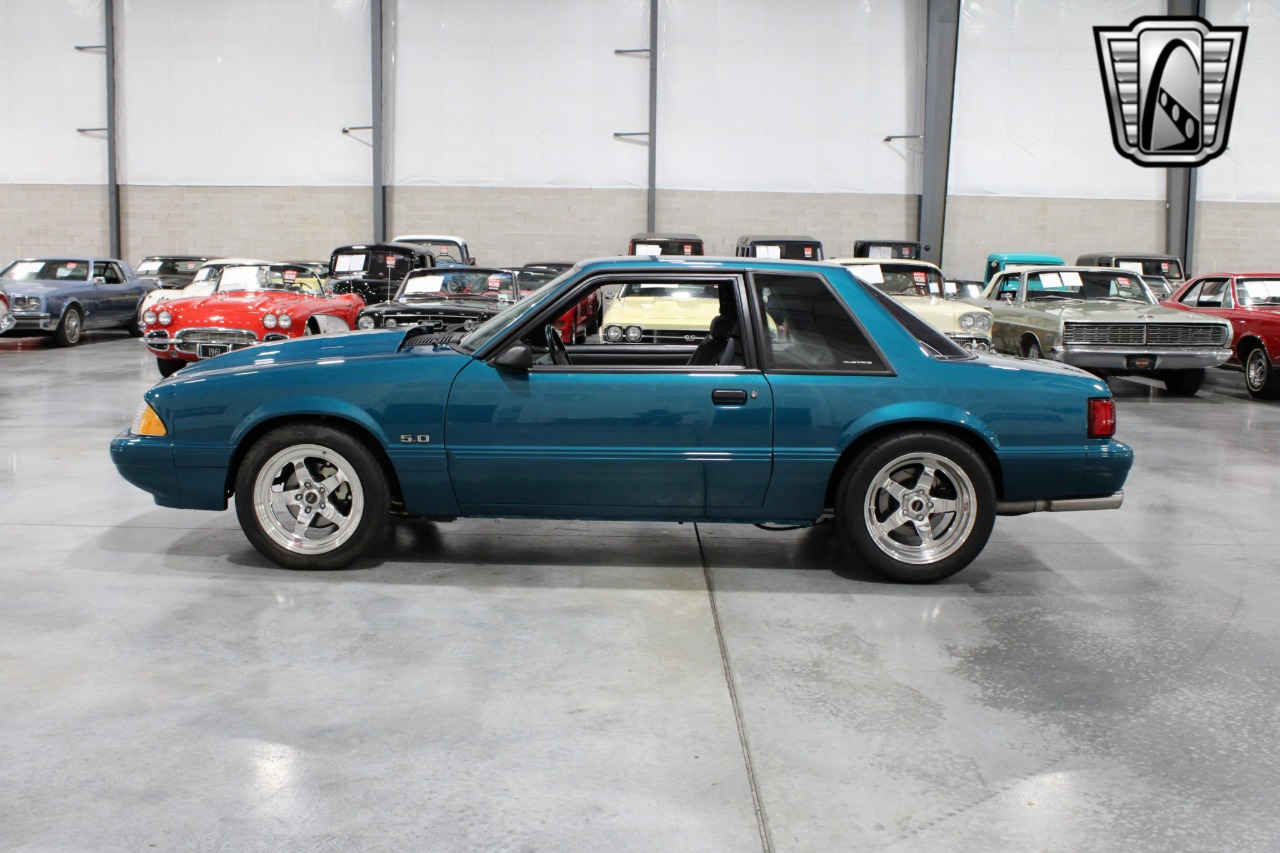 1993 Ford Mustang 32