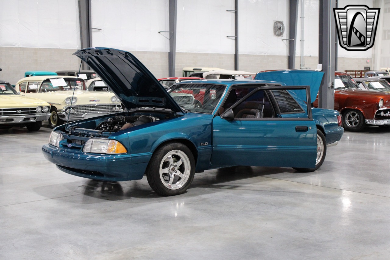 1993 Ford Mustang 16