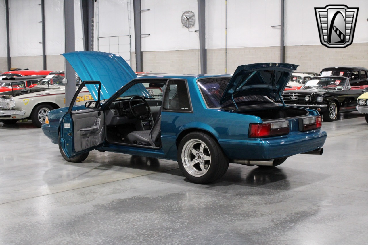 1993 Ford Mustang 17