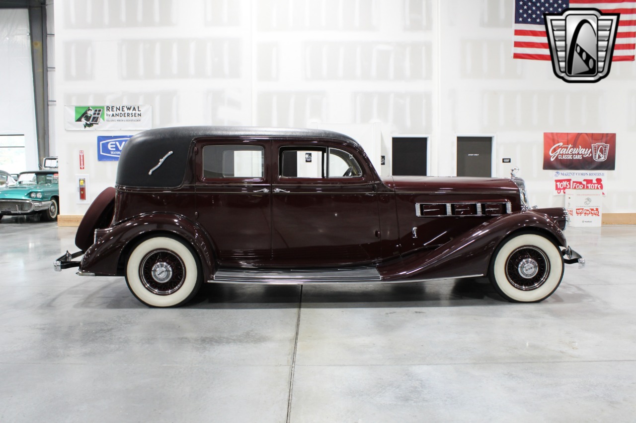 1935 Pierce-Arrow 845 33