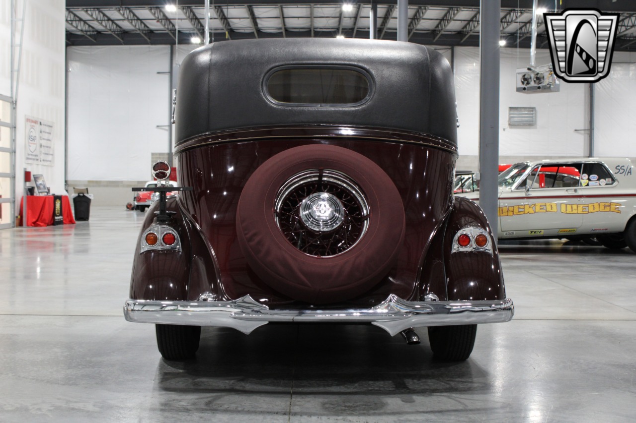1935 Pierce-Arrow 845 37