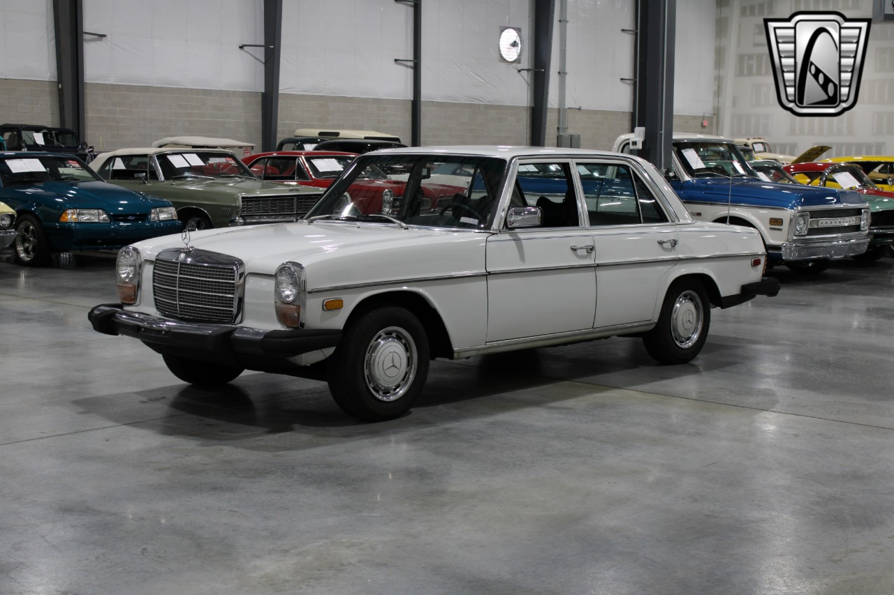 1974 Mercedes-Benz 115 2