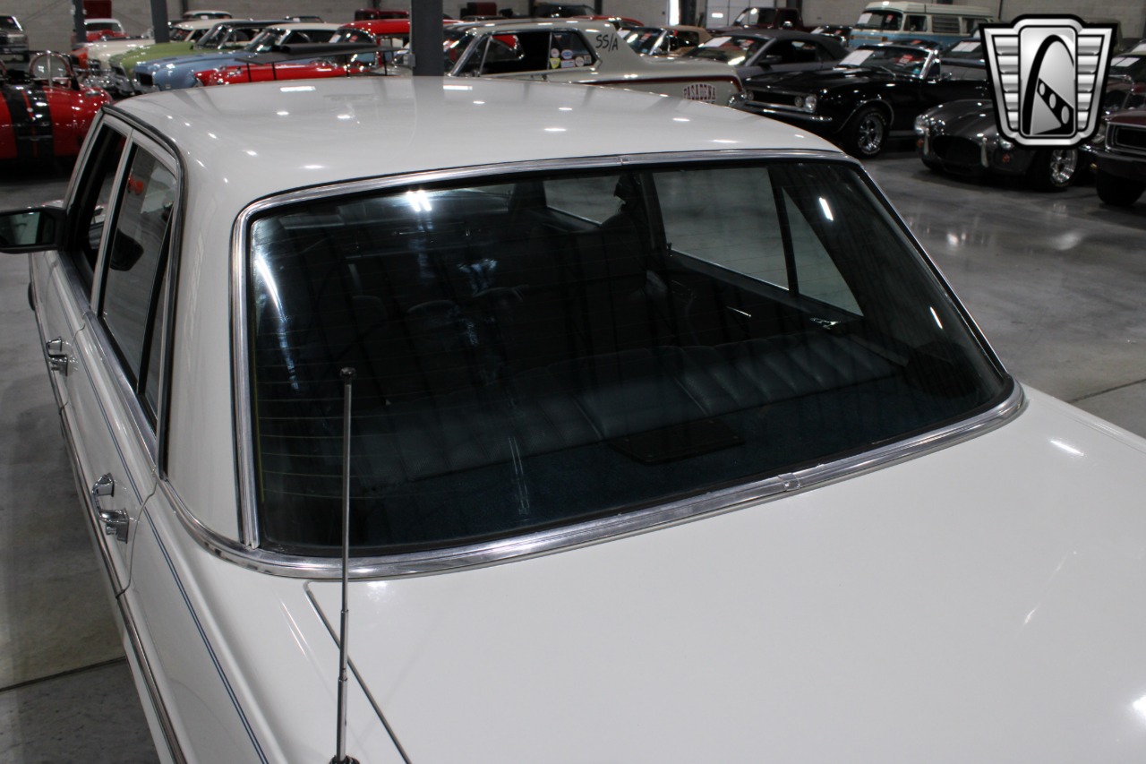 1974 Mercedes-Benz 115 69