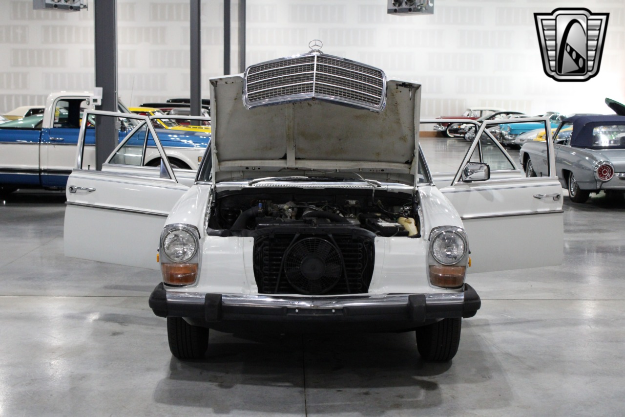 1974 Mercedes-Benz 115 21