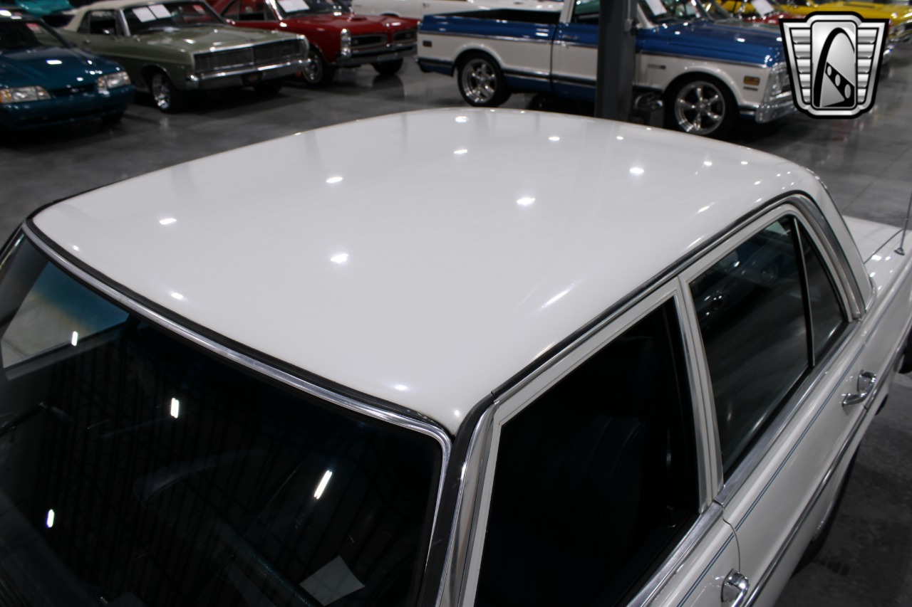 1974 Mercedes-Benz 115 46