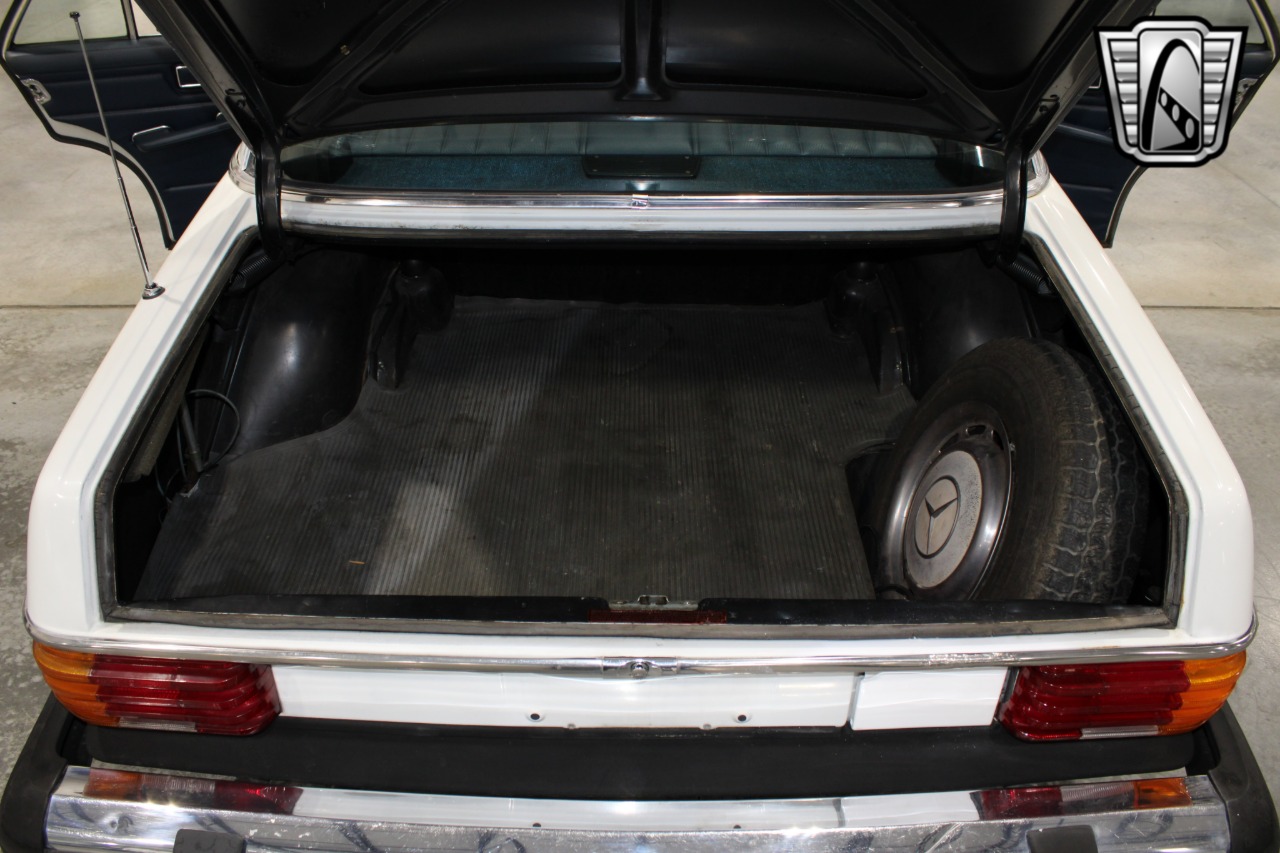 1974 Mercedes-Benz 115 22