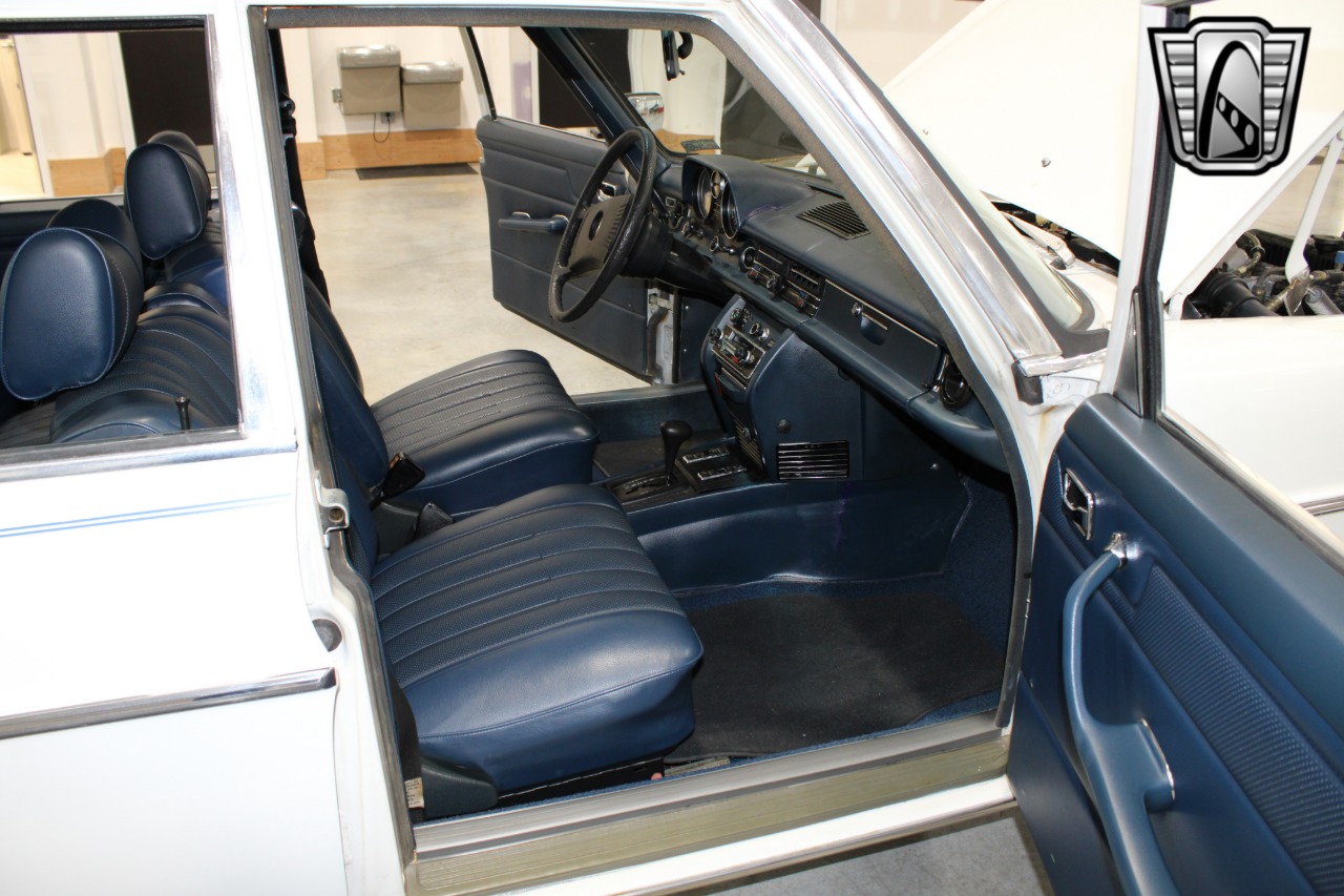 1974 Mercedes-Benz 115 7