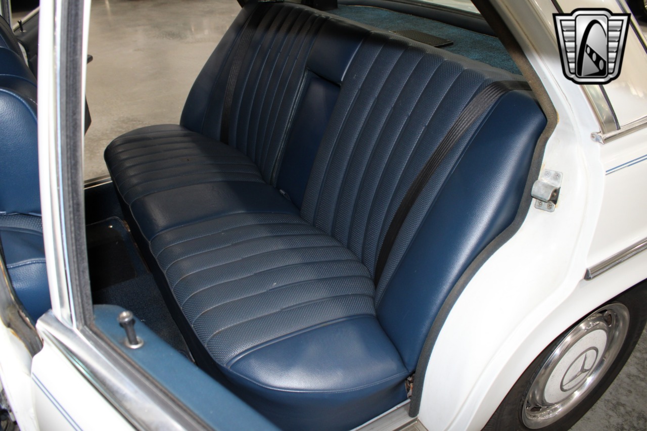 1974 Mercedes-Benz 115 8