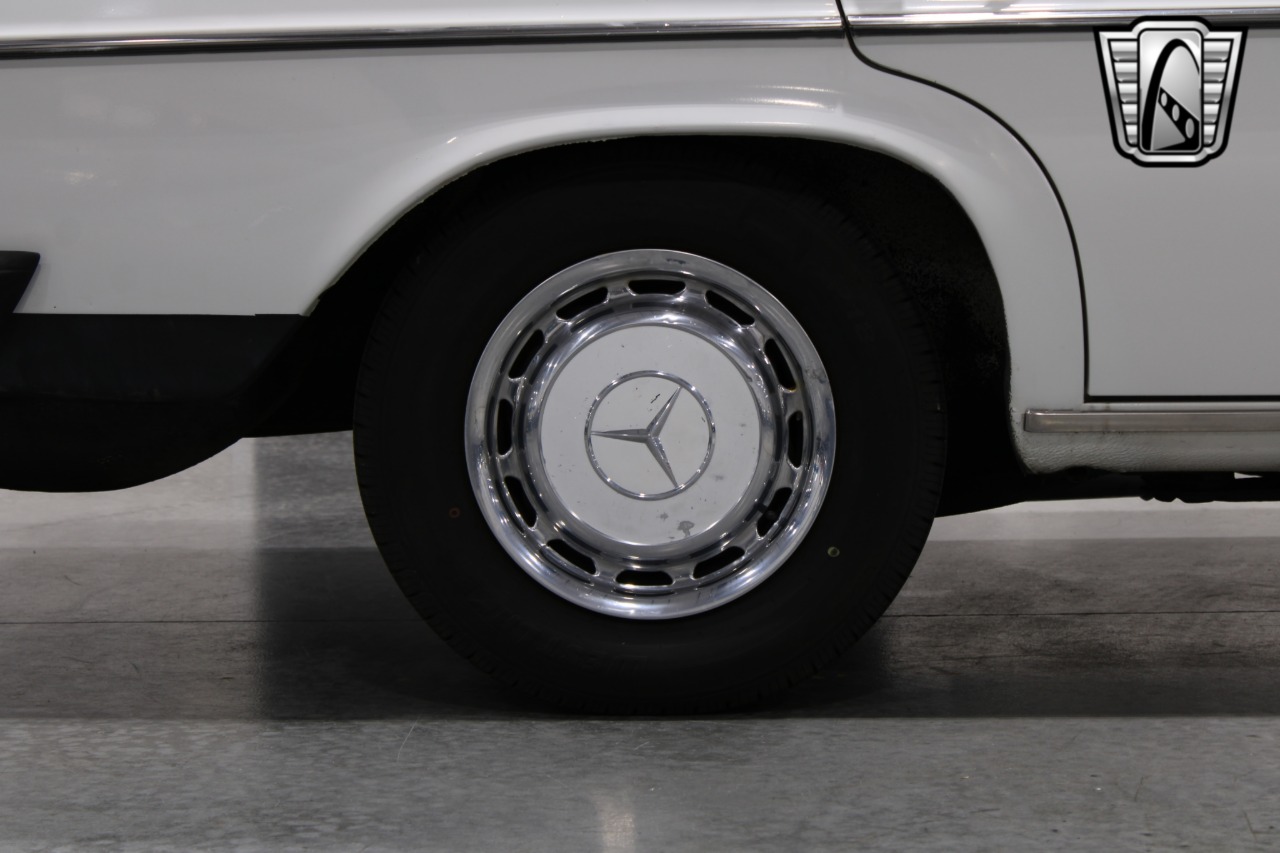 1974 Mercedes-Benz 115 76