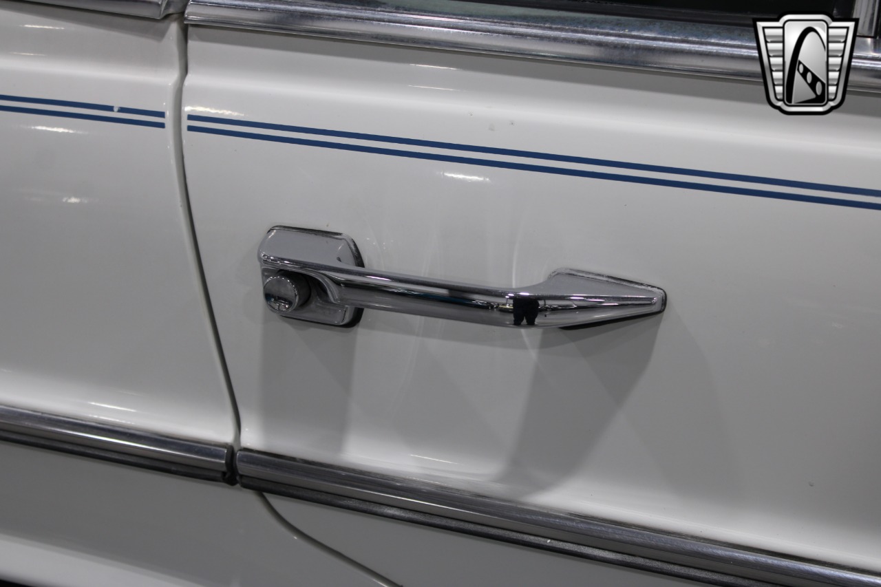 1974 Mercedes-Benz 115 77