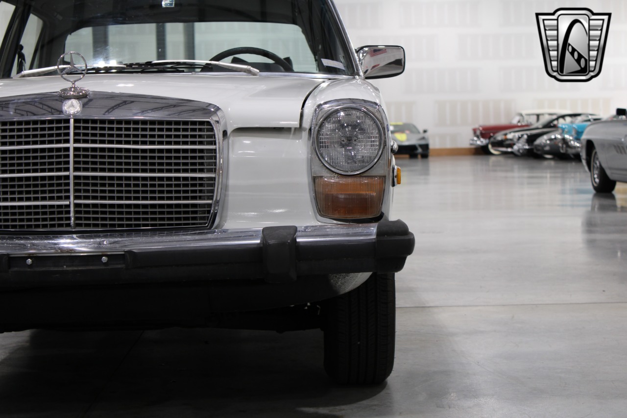 1974 Mercedes-Benz 115 53