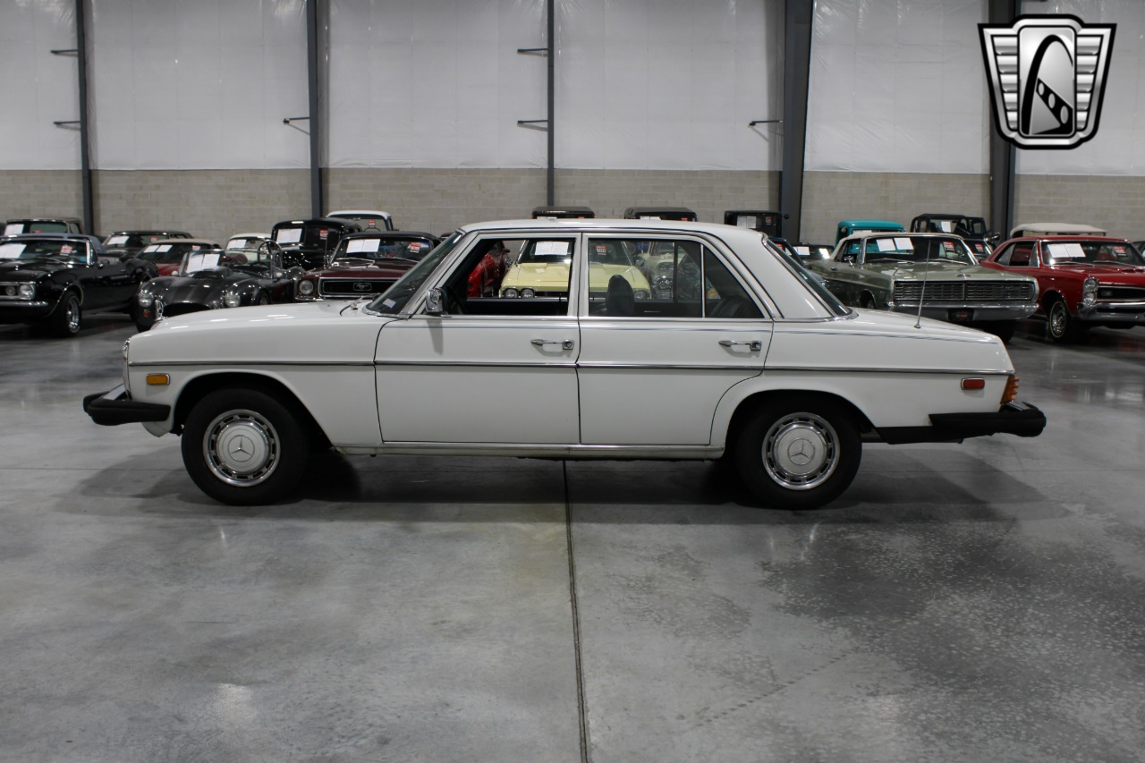 1974 Mercedes-Benz 115 32