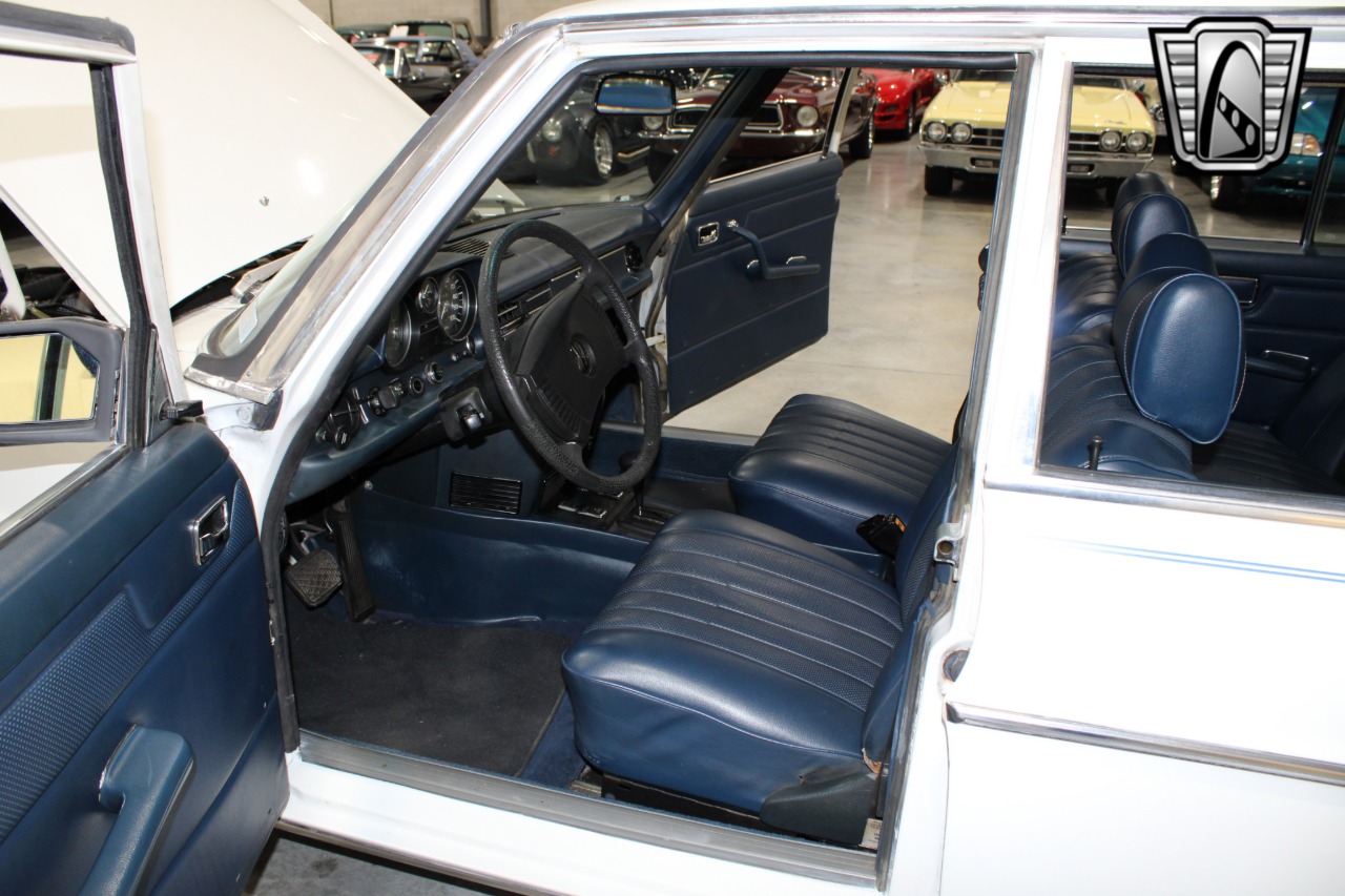 1974 Mercedes-Benz 115 99