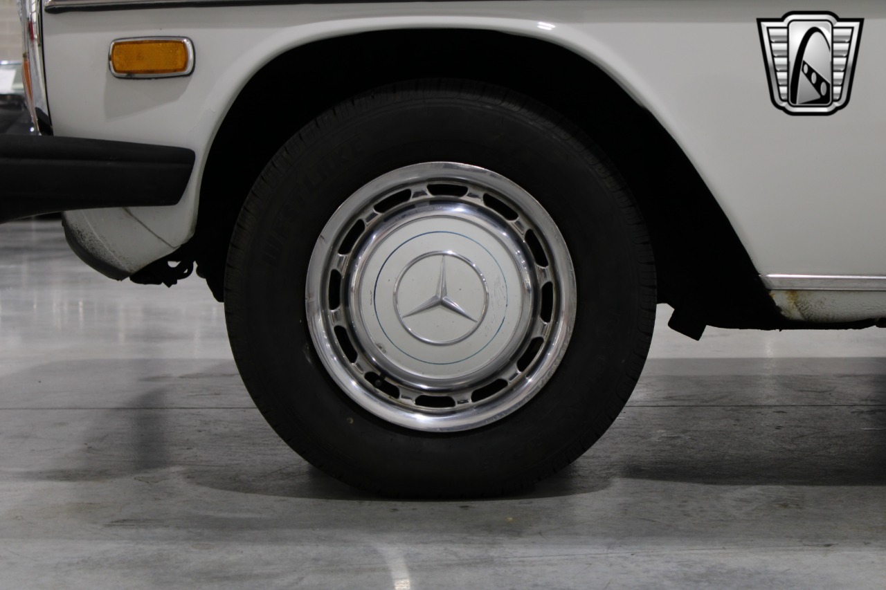 1974 Mercedes-Benz 115 56