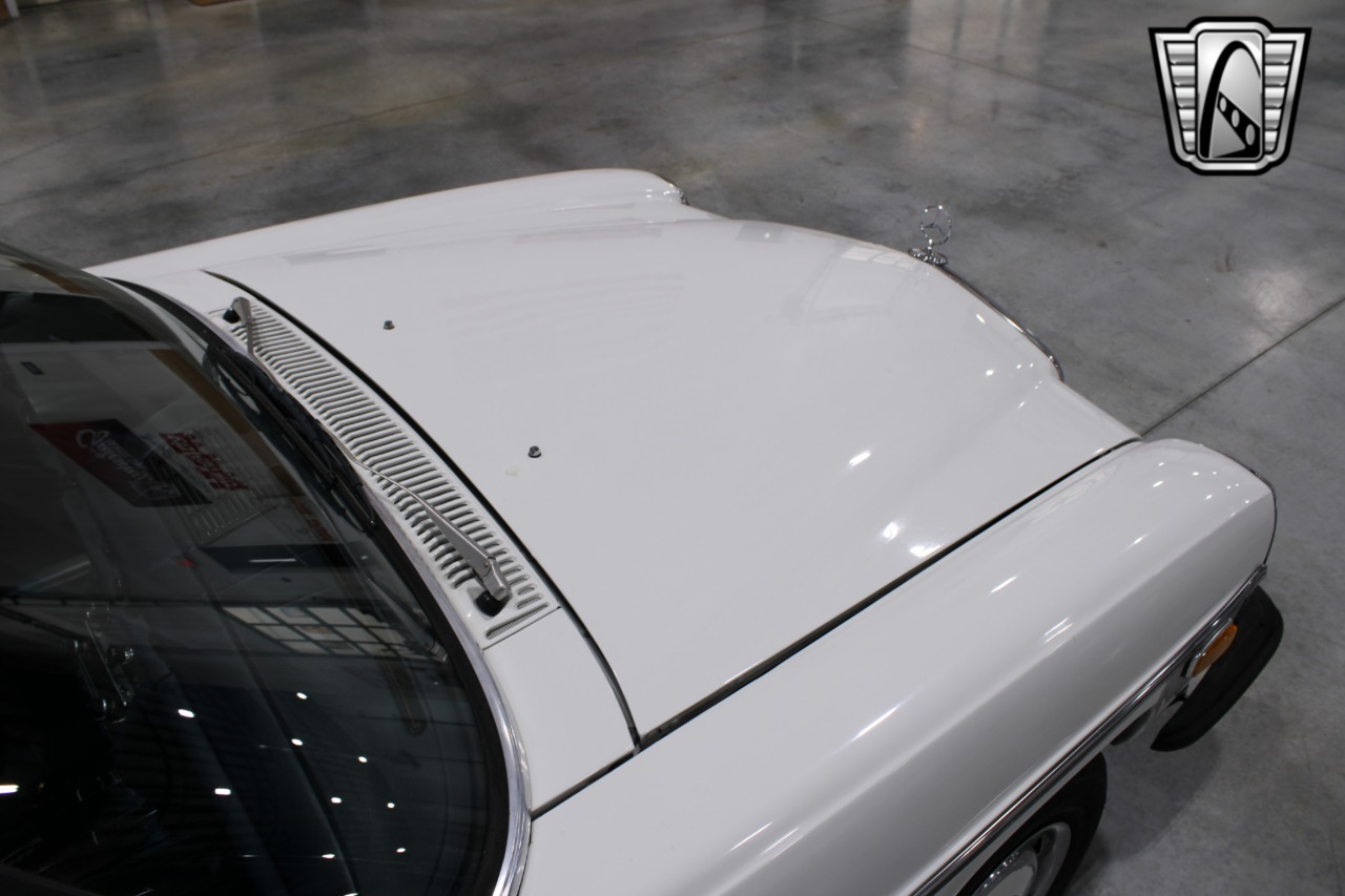 1974 Mercedes-Benz 115 82