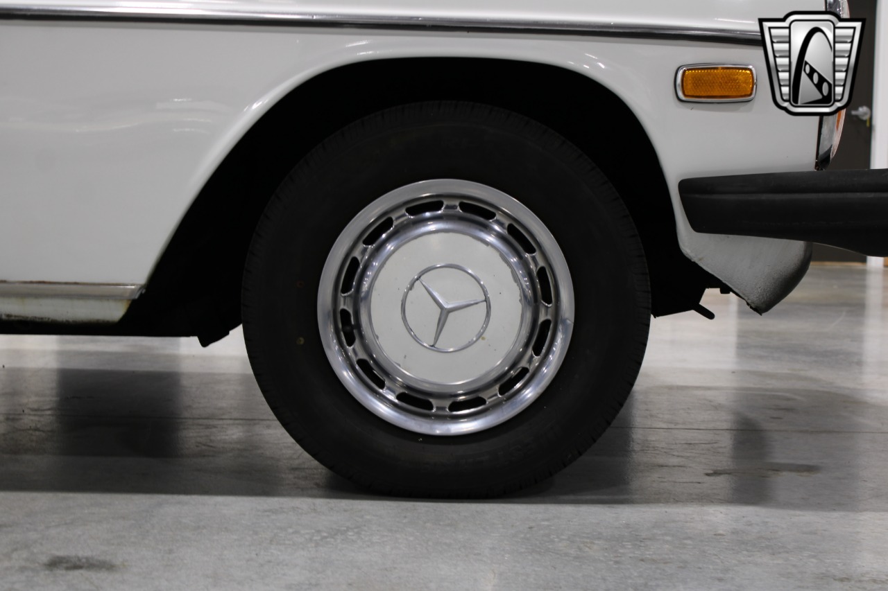 1974 Mercedes-Benz 115 83