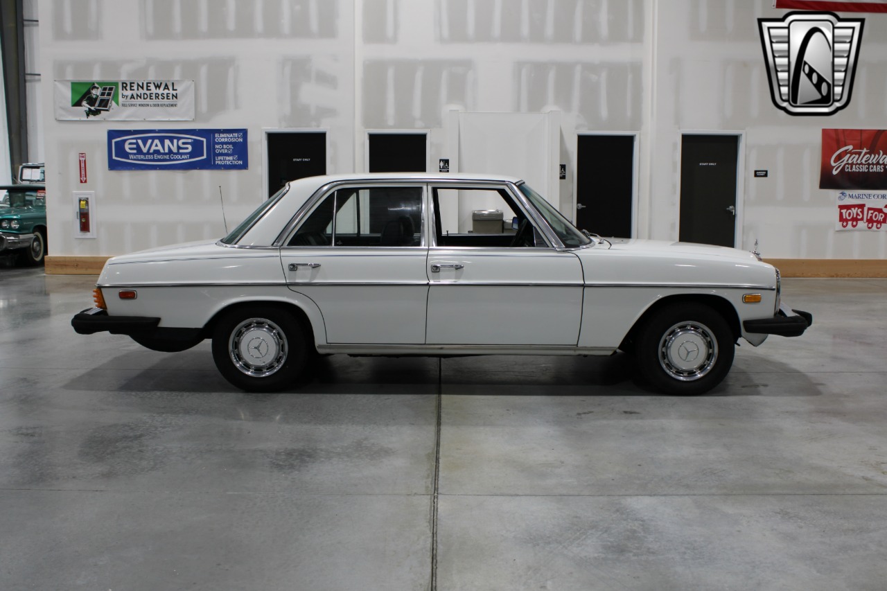 1974 Mercedes-Benz 115 36