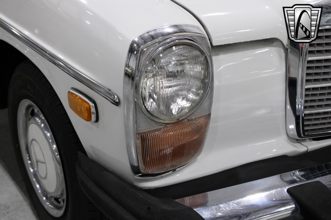 1974 Mercedes-Benz 115 84