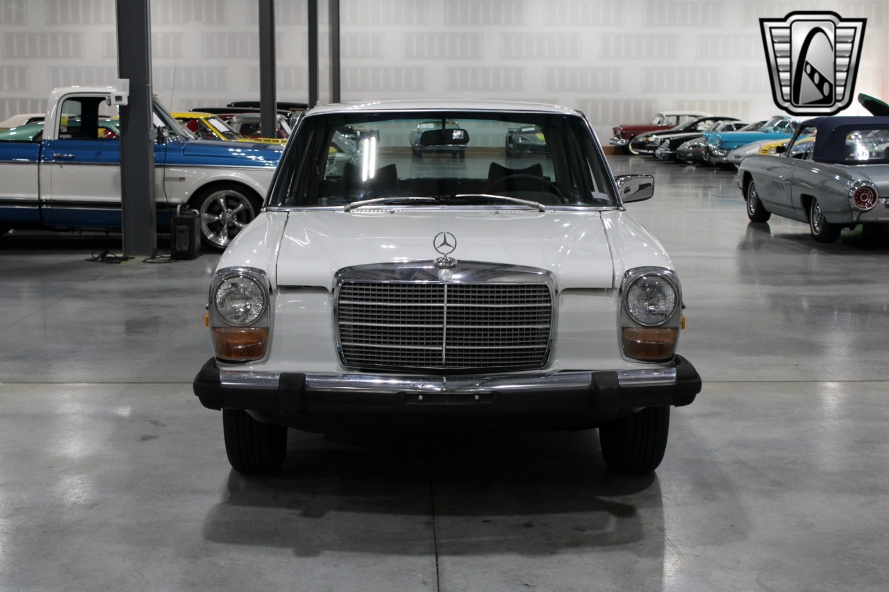 1974 Mercedes-Benz 115 38