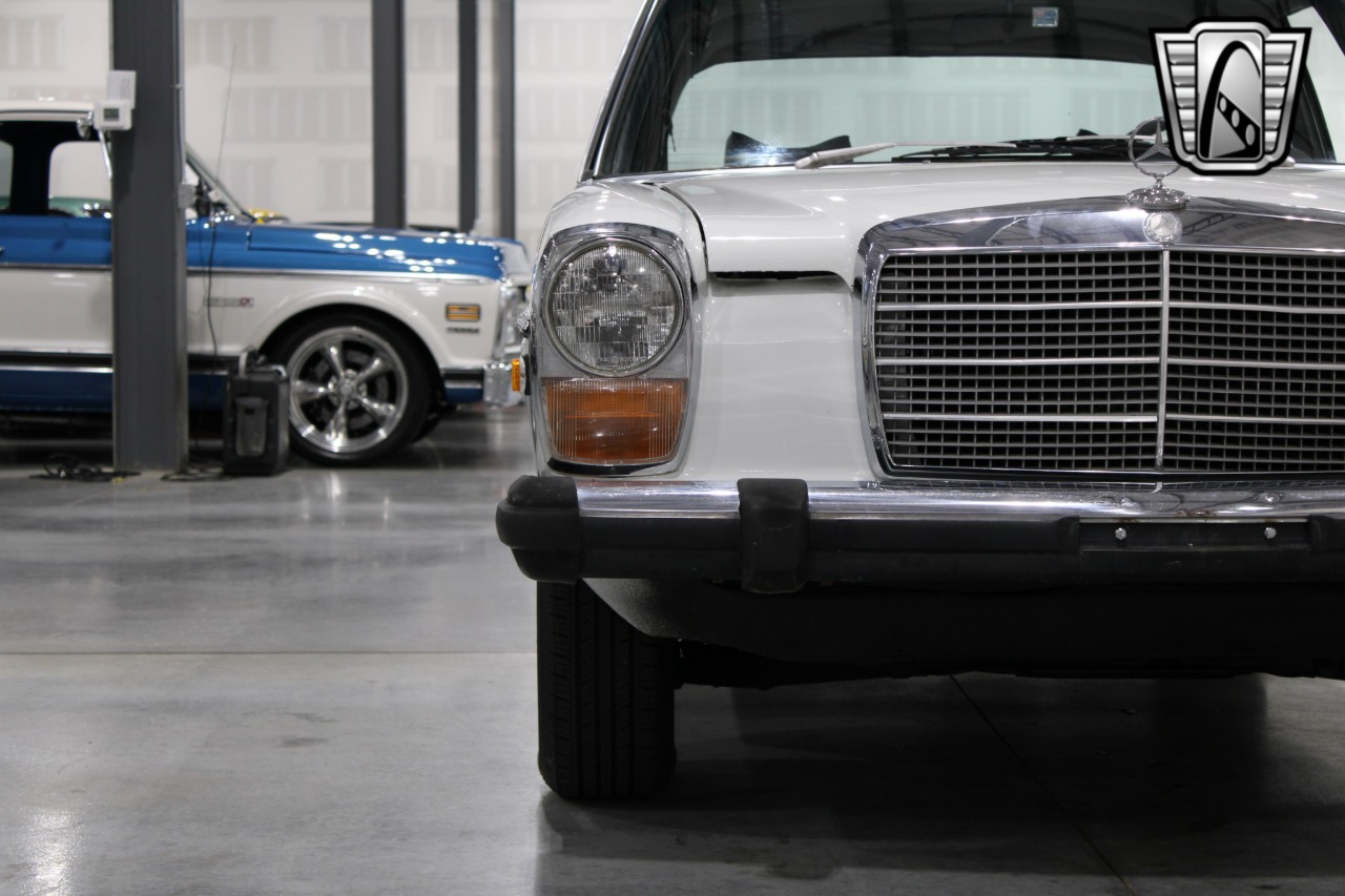 1974 Mercedes-Benz 115 86