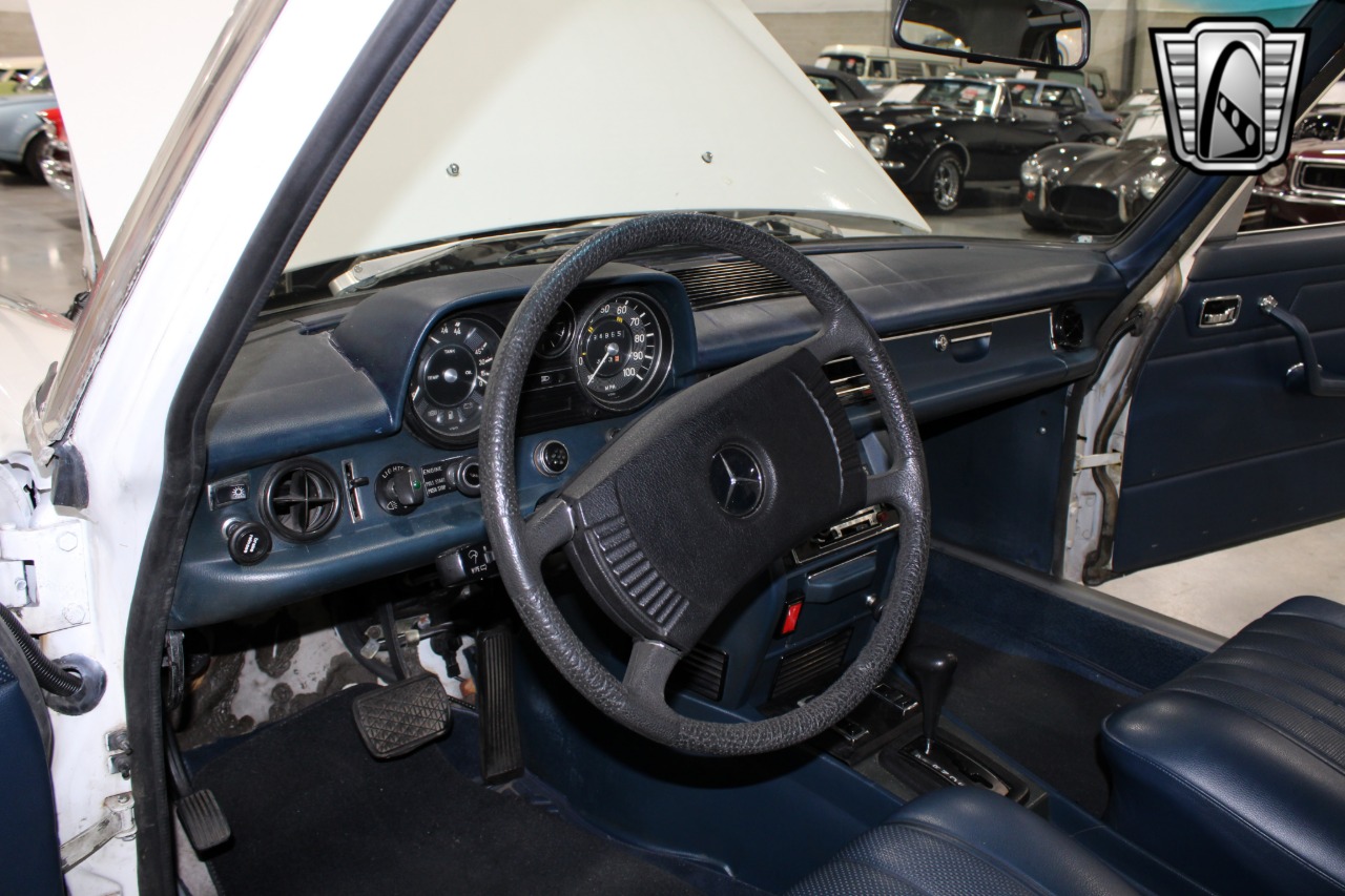 1974 Mercedes-Benz 115 23