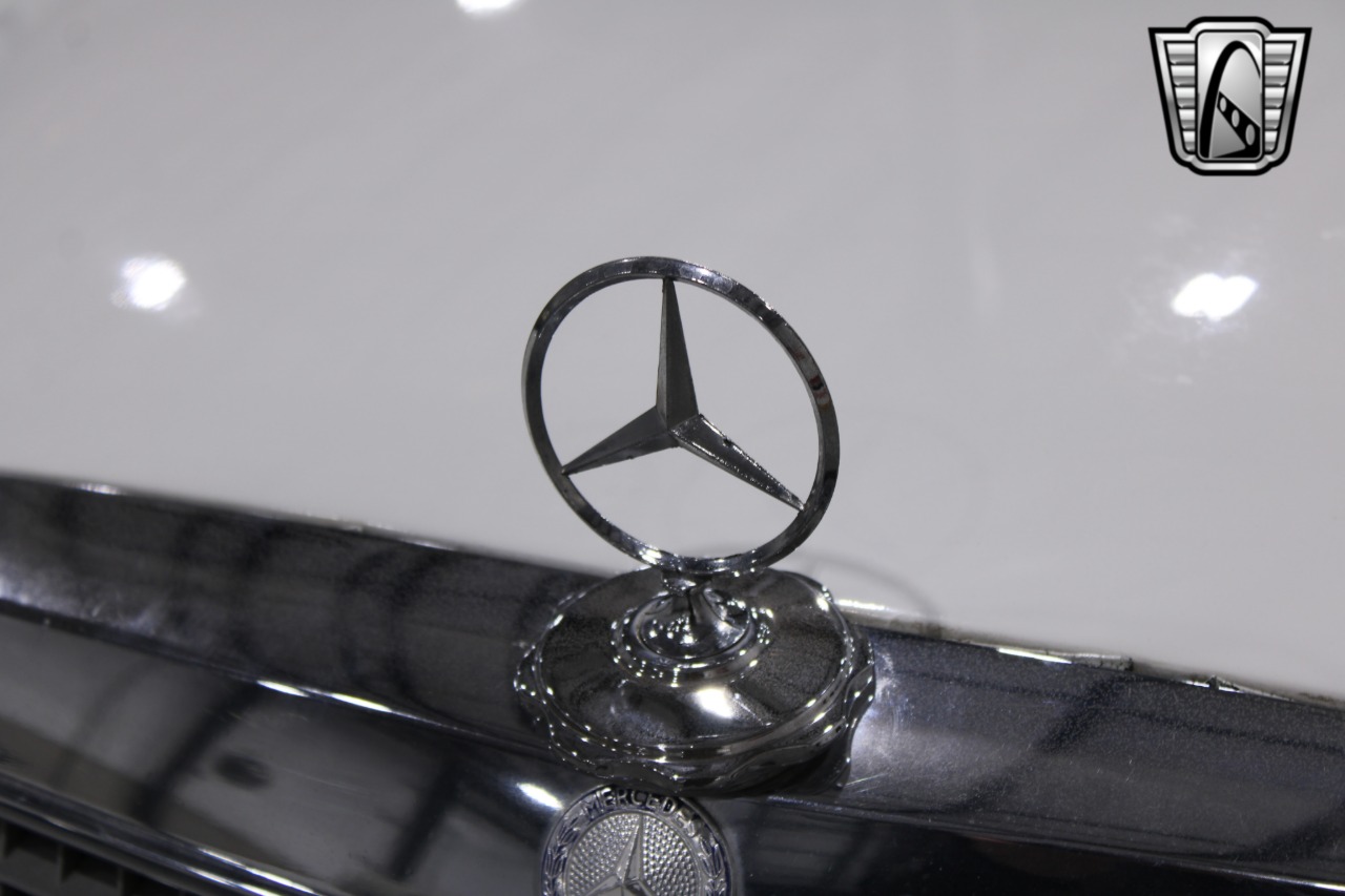 1974 Mercedes-Benz 115 87