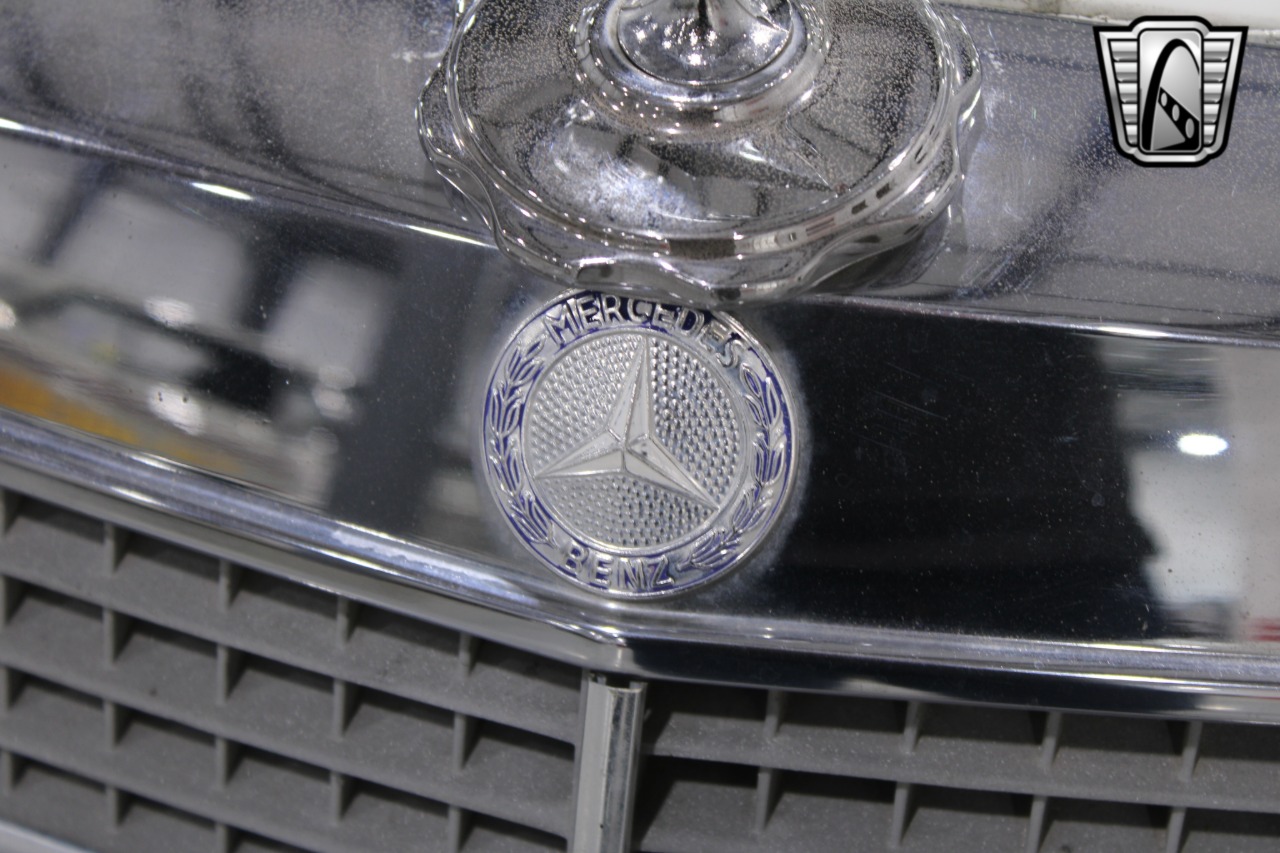 1974 Mercedes-Benz 115 88