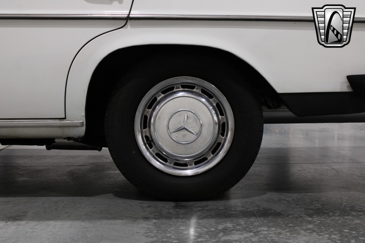 1974 Mercedes-Benz 115 64